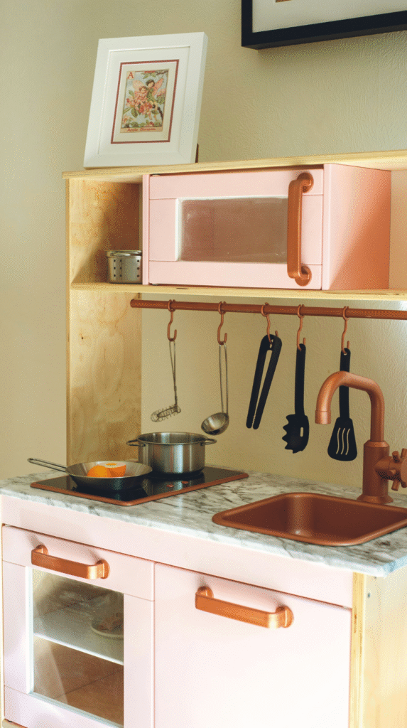 A large freestanding island used in a modern unfitted kitchen design layout.